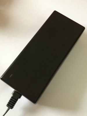 High Voltage Desktop Power Adapter Dengan IEC8 / IEC14 AC Connector, 50Hz / 60Hz