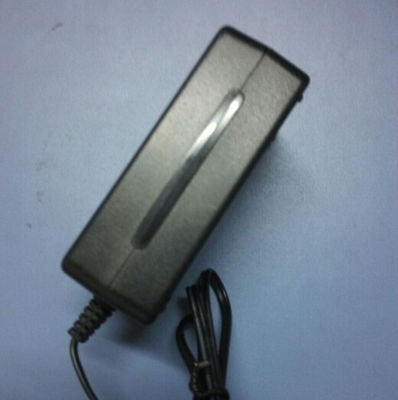 Switching Desktop Power Adapter 9V 2, 5A digunakan digunakan dalam Bank Data peralatan