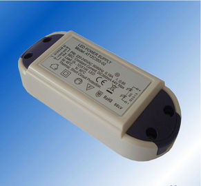 12V DC 1A 12W Tegangan Konstan driver Led IP65 EN61000-3-2 ROHS CE