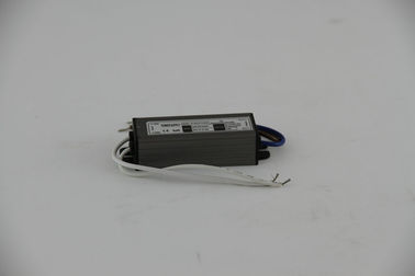 Efisien 220 V AC Konstan AC Current Untuk DC Driver LED 300mA Dengan OLP / OVP