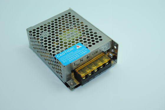 Seluruh dunia CCTV Power Supplies untuk CCTV Kamera, 100V ke 240V AC 50Hz / 60Hz
