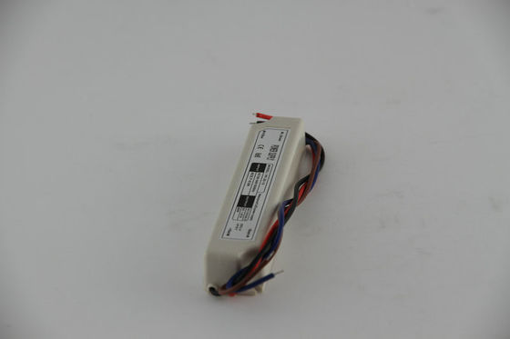 Kecerahan tinggi 12V 20W tegangan konstan LED Driver Waterproof dengan Universal AC