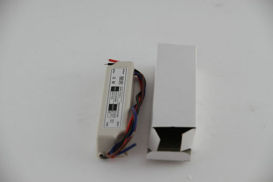 Kecerahan tinggi 12V 20W tegangan konstan LED Driver Waterproof dengan Universal AC