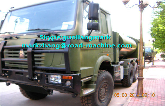 SINOTRUK HOWO Green Militer 6000 Tanker Air Truk 25000L Dengan EURO Standar LHD ATAU RHD