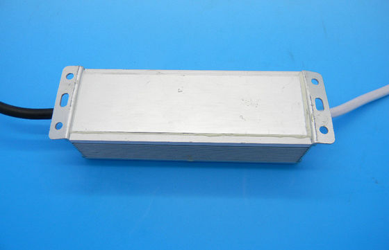 High Efficency 30W power supply tahan air Untuk LED Light EMC IP67 Constant Current 12V
